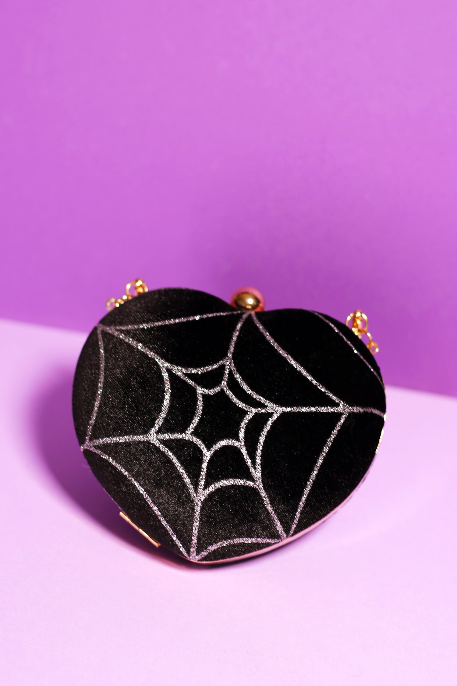 Lou Spiderweb Heart Bag